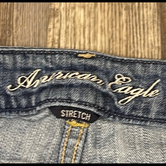 Women’s size 8 American Eagle jean shorts, stretch jean short shorts - Picture 4 of 9